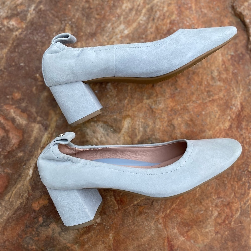 Taryn Rose Light Gray Heels - Picture 5 of 13